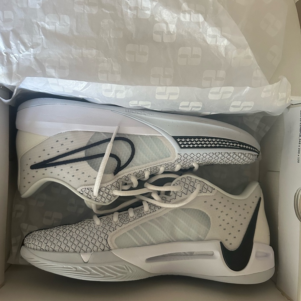 Nike Sabrina 1 magnetic